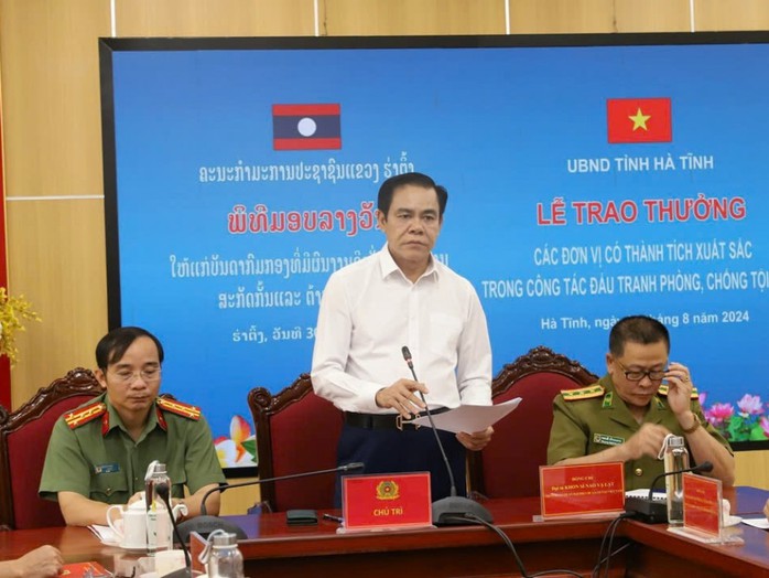 Trao thưởng ban chuyên án triệt phá đường dây lừa đảo, mua bán người, ma tuý tại Tam Giác Vàng- Ảnh 1. Trao thưởng ban chuyên án triệt phá đường dây lừa đảo, mua bán người, ma tuý tại Tam Giác Vàng- Ảnh 1.