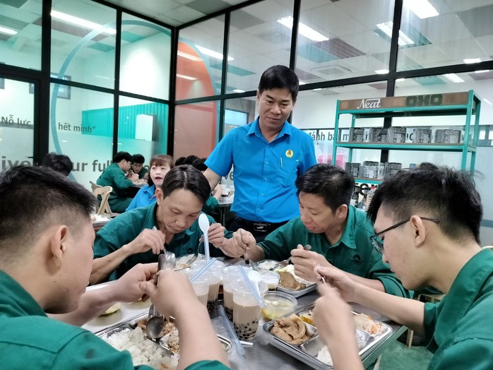 Bữa ăn trị giá 80.000 đồng của công nhân có những gì?- Ảnh 5. Bữa ăn trị giá 80.000 đồng của công nhân có những gì?- Ảnh 5.