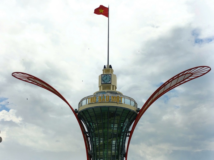 Hình ảnh biểu tượng "Cánh hoa dầu" 10 tỉ đồng sắp ra mắt ở Thủ Dầu Một- Ảnh 1. Hình ảnh biểu tượng "Cánh hoa dầu" 10 tỉ đồng sắp ra mắt ở Thủ Dầu Một- Ảnh 1.
