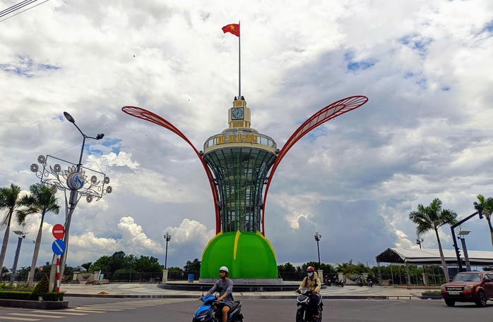 Hình ảnh biểu tượng "Cánh hoa dầu" 10 tỉ đồng sắp ra mắt ở Thủ Dầu Một- Ảnh 2. Hình ảnh biểu tượng "Cánh hoa dầu" 10 tỉ đồng sắp ra mắt ở Thủ Dầu Một- Ảnh 2.