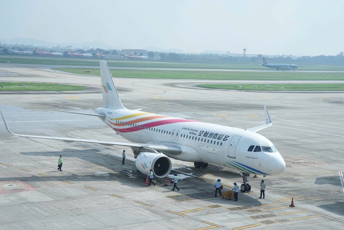 8 giờ 50, chuyến bay GY 701 KWE – HAN từ TP Quý Dương, Trung Quốc đã hạ cánh an toàn tại sân bay Nội Bài và cất cánh quay về Quý Dương lúc 10 giờ 20 8 giờ 50, chuyến bay GY 701 KWE – HAN từ TP Quý Dương, Trung Quốc đã hạ cánh an toàn tại sân bay Nội Bài và cất cánh quay về Quý Dương lúc 10 giờ 20