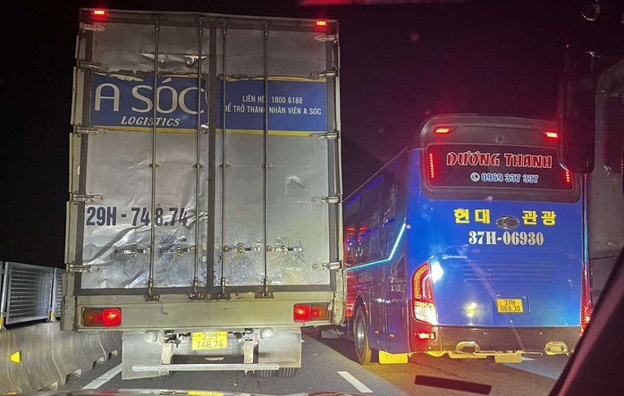 Cao tốc Mai Sơn - Quốc lộ 45 tê liệt nhiều giờ từ nửa đêm tới sáng 31-8- Ảnh 1. Cao tốc Mai Sơn - Quốc lộ 45 tê liệt nhiều giờ từ nửa đêm tới sáng 31-8- Ảnh 1.