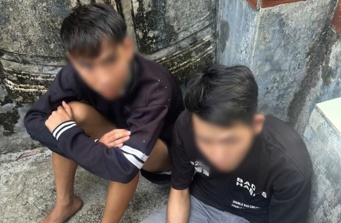 Hai cô gái gặp 4 tên cướp lúc nửa đêm trên đường làng- Ảnh 1. Hai cô gái gặp 4 tên cướp lúc nửa đêm trên đường làng- Ảnh 1.