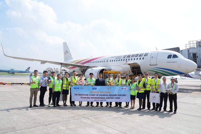 Chào đón phi hành đoàn đến với Cảng hàng không của thủ đô Hà Nội Chào đón phi hành đoàn đến với Cảng hàng không của thủ đô Hà Nội