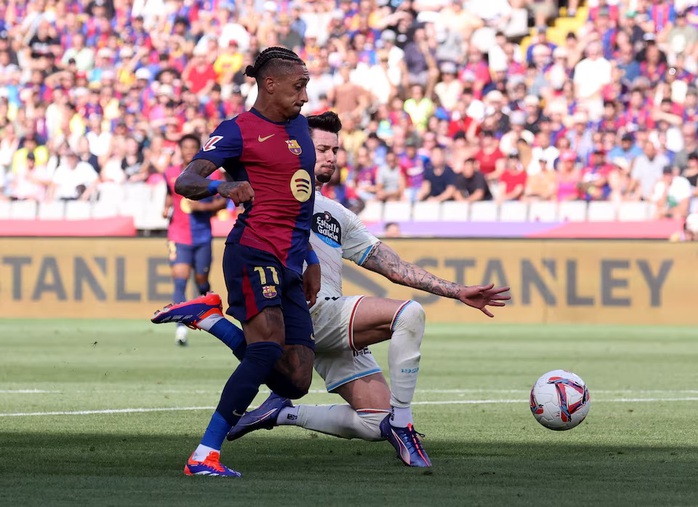 HLV Hansi Flick vui mừng khi Barcelona thắng tưng bừng Valladolid 7-0- Ảnh 1. HLV Hansi Flick vui mừng khi Barcelona thắng tưng bừng Valladolid 7-0- Ảnh 1.