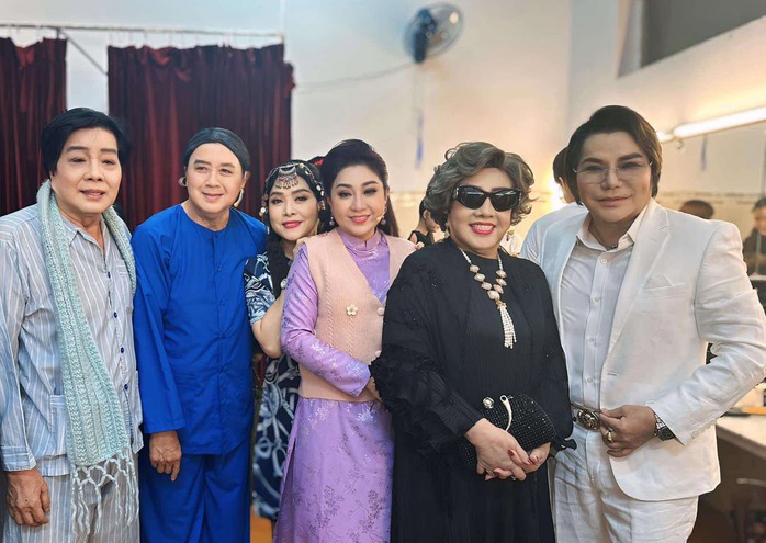 NSND Lệ Thủy: Thế hệ chúng tôi luôn là những ngôi sao bình dị- Ảnh 2. NSND Lệ Thủy: Thế hệ chúng tôi luôn là những ngôi sao bình dị- Ảnh 2.