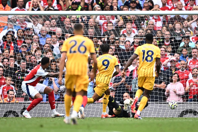 Arsenal nhận thẻ đỏ tranh cãi, Brighton tạm chiếm ngôi đầu Ngoại hạng Anh- Ảnh 6. Arsenal nhận thẻ đỏ tranh cãi, Brighton tạm chiếm ngôi đầu Ngoại hạng Anh- Ảnh 6.