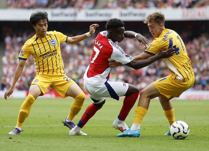 Arsenal nhận thẻ đỏ tranh cãi, Brighton tạm chiếm ngôi đầu Ngoại hạng Anh- Ảnh 2. Arsenal nhận thẻ đỏ tranh cãi, Brighton tạm chiếm ngôi đầu Ngoại hạng Anh- Ảnh 2.