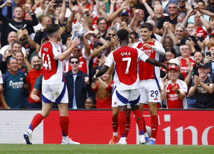 Arsenal nhận thẻ đỏ tranh cãi, Brighton tạm chiếm ngôi đầu Ngoại hạng Anh- Ảnh 4. Arsenal nhận thẻ đỏ tranh cãi, Brighton tạm chiếm ngôi đầu Ngoại hạng Anh- Ảnh 4.