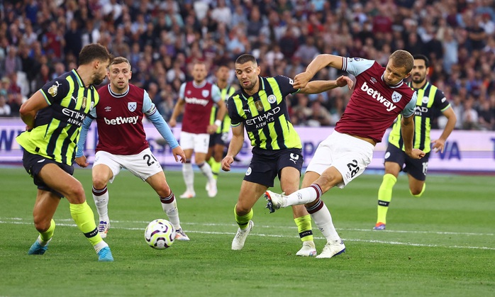 Haaland bùng nổ hat-trick, Man City hạ West Ham giật ngôi đỉnh bảng- Ảnh 5. Haaland bùng nổ hat-trick, Man City hạ West Ham giật ngôi đỉnh bảng- Ảnh 5.