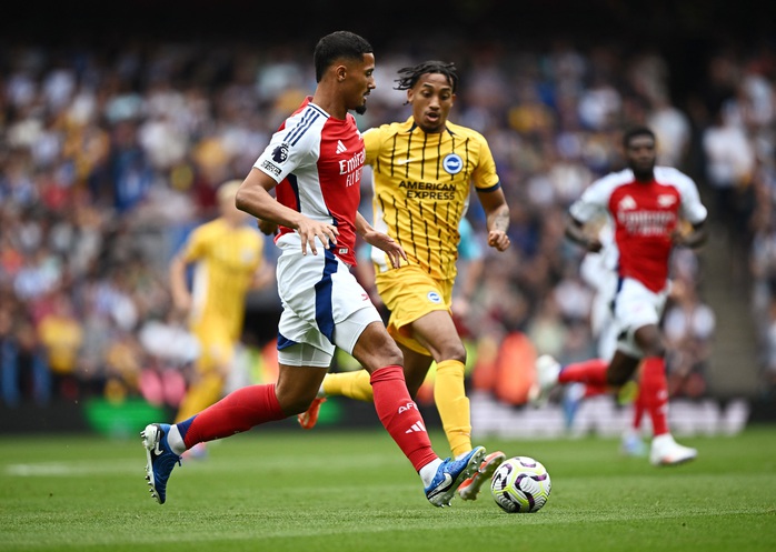 Arsenal nhận thẻ đỏ tranh cãi, Brighton tạm chiếm ngôi đầu Ngoại hạng Anh- Ảnh 1. Arsenal nhận thẻ đỏ tranh cãi, Brighton tạm chiếm ngôi đầu Ngoại hạng Anh- Ảnh 1.