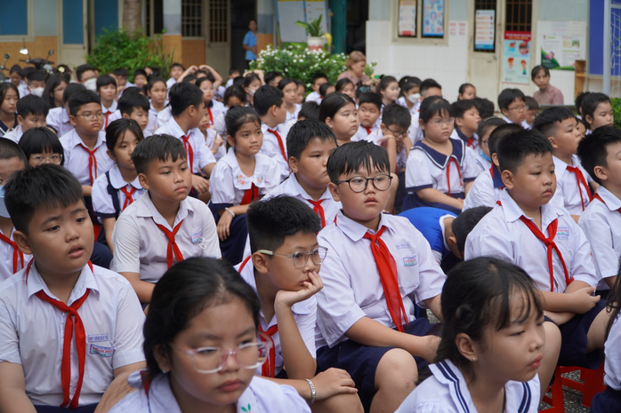 Giữ ổn định học phí năm học mới- Ảnh 2. Giữ ổn định học phí năm học mới- Ảnh 2.