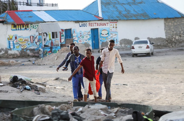 Đánh bom tại nhà hàng nổi tiếng ở Somalia, gần 250 người thương vong- Ảnh 1. Đánh bom tại nhà hàng nổi tiếng ở Somalia, gần 250 người thương vong- Ảnh 1.