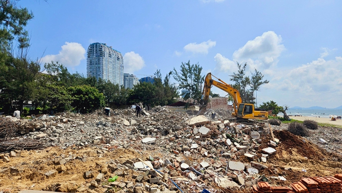 Chủ đầu tư đang dọn dẹp mặt bằng Chủ đầu tư đang dọn dẹp mặt bằng
