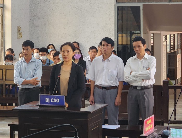 Cựu Giám đốc CDC Đắk Lắk lãnh án
- Ảnh 1. Cựu Giám đốc CDC Đắk Lắk lãnh án
- Ảnh 1.