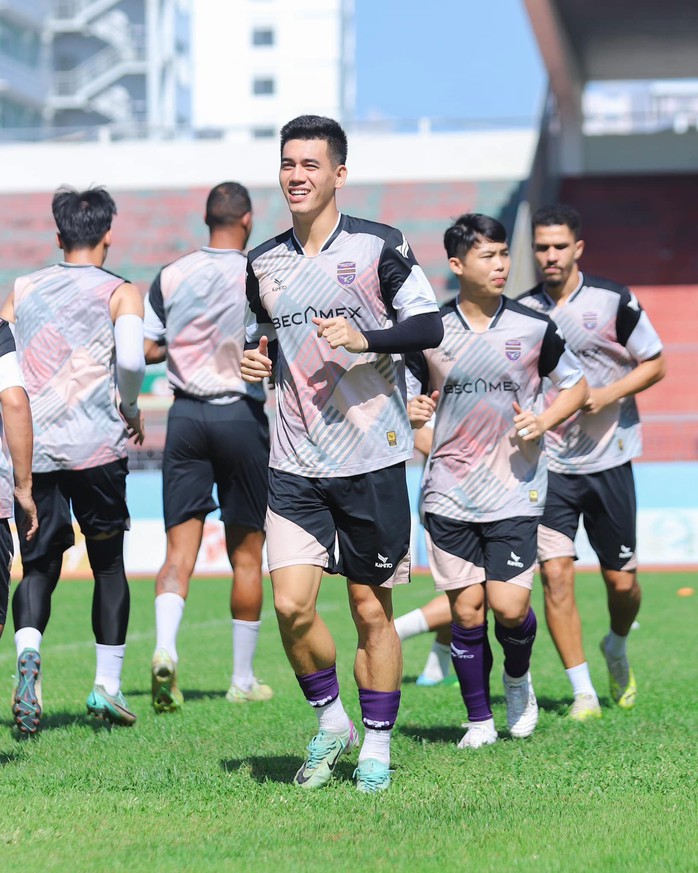 Trông chờ V-League tăng chất lượng- Ảnh 1. Trông chờ V-League tăng chất lượng- Ảnh 1.
