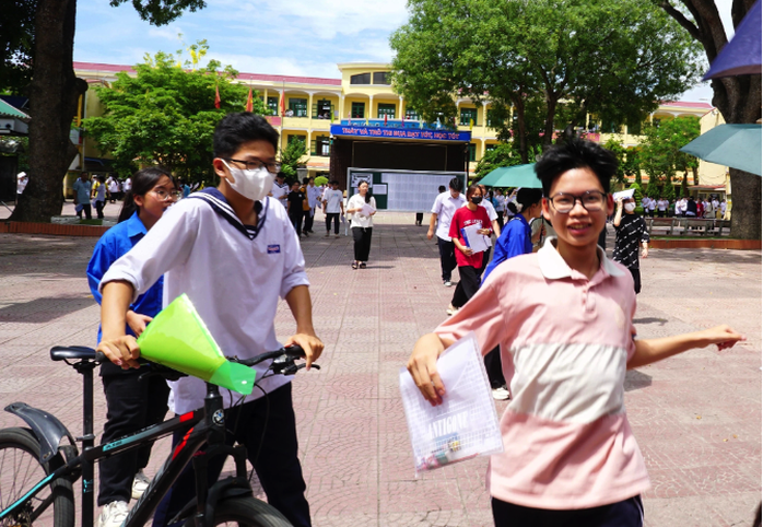 Một số bài thi vào lớp 10 ở Hải Phòng có dấu hiệu bất thường- Ảnh 1. Một số bài thi vào lớp 10 ở Hải Phòng có dấu hiệu bất thường- Ảnh 1.