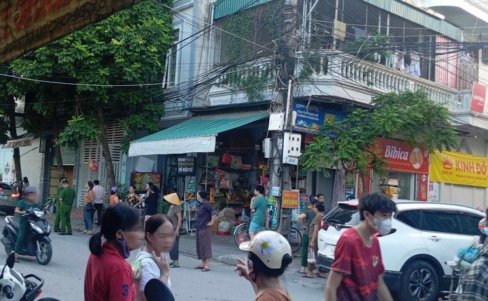 Phát hiện người đàn ông tử vong trong tư thế treo cổ tại căn nhà trên phố- Ảnh 1. Phát hiện người đàn ông tử vong trong tư thế treo cổ tại căn nhà trên phố- Ảnh 1.