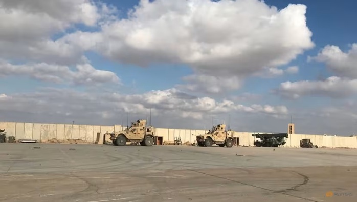 Xe quân sự của binh sĩ Mỹ tại căn cứ không quân Al-Asad, Iraq. Ảnh: Reuters Xe quân sự của binh sĩ Mỹ tại căn cứ không quân Al-Asad, Iraq. Ảnh: Reuters