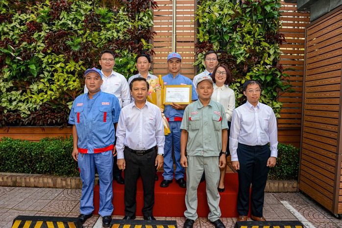Khen thưởng thợ trẻ đoạt giải vàng Hội thi tay nghề Toyota Việt Nam 2024- Ảnh 4. Khen thưởng thợ trẻ đoạt giải vàng Hội thi tay nghề Toyota Việt Nam 2024- Ảnh 4.