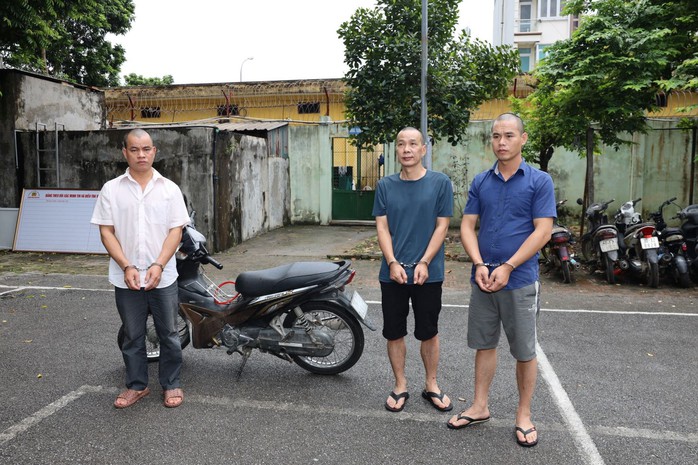 3 người nước ngoài chuyên đột nhập vào doanh nghiệp, phá két sắt- Ảnh 1. 3 người nước ngoài chuyên đột nhập vào doanh nghiệp, phá két sắt- Ảnh 1.