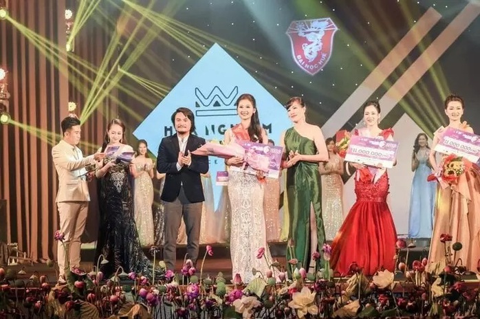 BTC lên tiếng về thông tin "Tân hoa hậu Hòa bình Việt Nam 2024 là cháu gái"- Ảnh 2. BTC lên tiếng về thông tin "Tân hoa hậu Hòa bình Việt Nam 2024 là cháu gái"- Ảnh 2.