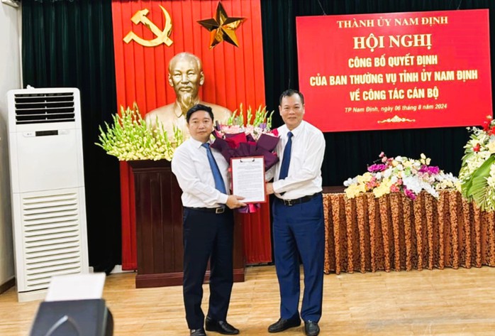 Giới thiệu một giám đốc sở để bầu làm Chủ tịch UBND TP Nam Định- Ảnh 1. Giới thiệu một giám đốc sở để bầu làm Chủ tịch UBND TP Nam Định- Ảnh 1.