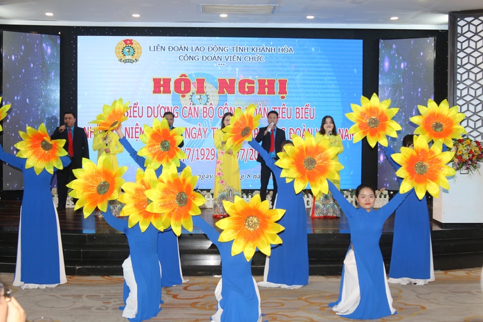 Công đoàn Viên chức Khánh Hoà biểu dương 83 cán bộ tiêu biểu- Ảnh 1. Công đoàn Viên chức Khánh Hoà biểu dương 83 cán bộ tiêu biểu- Ảnh 1.