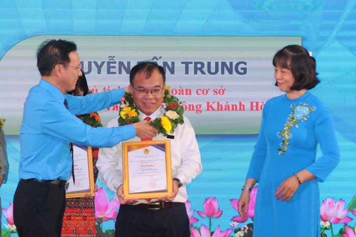 Công đoàn Viên chức Khánh Hoà biểu dương 83 cán bộ tiêu biểu- Ảnh 2. Công đoàn Viên chức Khánh Hoà biểu dương 83 cán bộ tiêu biểu- Ảnh 2.