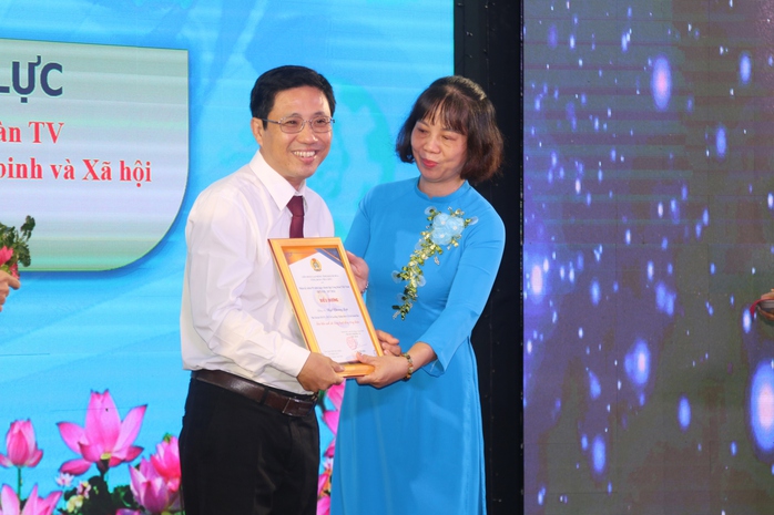 Công đoàn Viên chức Khánh Hoà biểu dương 83 cán bộ tiêu biểu- Ảnh 3. Công đoàn Viên chức Khánh Hoà biểu dương 83 cán bộ tiêu biểu- Ảnh 3.