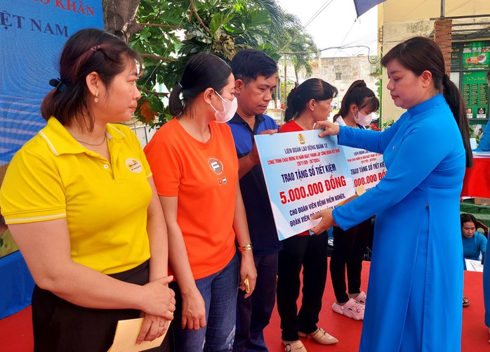 Nhiều công trình ý nghĩa, thiết thực mừng 95 năm thành lập Công đoàn Việt Nam- Ảnh 9. Nhiều công trình ý nghĩa, thiết thực mừng 95 năm thành lập Công đoàn Việt Nam- Ảnh 9.
