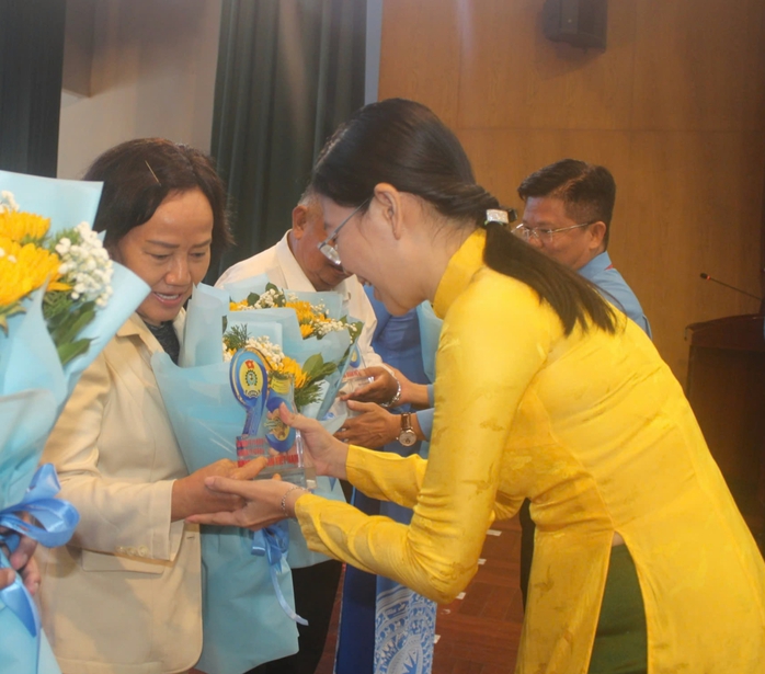 Nhiều công trình ý nghĩa, thiết thực mừng 95 năm thành lập Công đoàn Việt Nam- Ảnh 2. Nhiều công trình ý nghĩa, thiết thực mừng 95 năm thành lập Công đoàn Việt Nam- Ảnh 2.