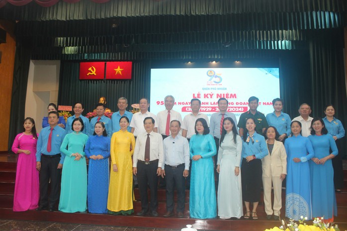 Nhiều công trình ý nghĩa, thiết thực mừng 95 năm thành lập Công đoàn Việt Nam- Ảnh 4. Nhiều công trình ý nghĩa, thiết thực mừng 95 năm thành lập Công đoàn Việt Nam- Ảnh 4.
