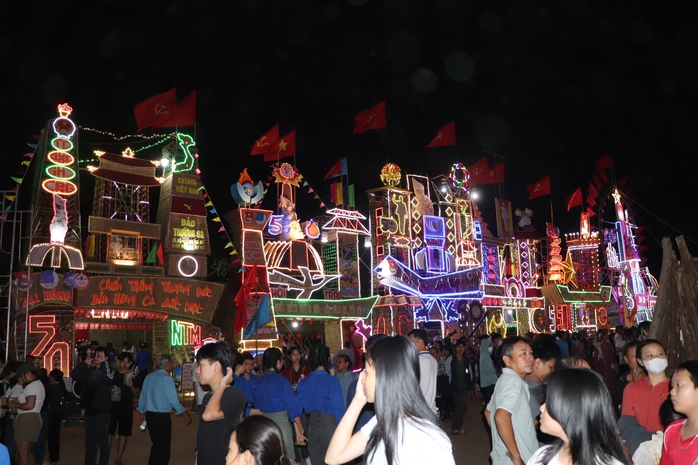 Lãnh đạo các ban, bộ ngành trung ương dự kỷ niệm 50 năm Chiến thắng Thượng Đức- Ảnh 9. Lãnh đạo các ban, bộ ngành trung ương dự kỷ niệm 50 năm Chiến thắng Thượng Đức- Ảnh 9.
