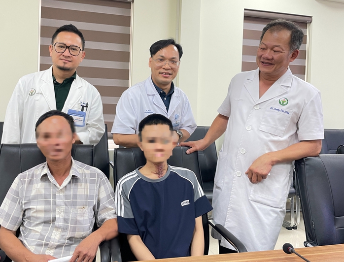 Ghép khí quản từ người chết não cho thanh niên mất giọng nói suốt 2 năm- Ảnh 2. Ghép khí quản từ người chết não cho thanh niên mất giọng nói suốt 2 năm- Ảnh 2.