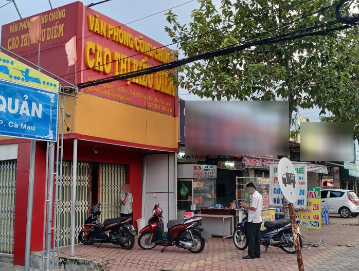 Bắt một trưởng văn phòng công chứng vì chứng thực mua bán xe khống- Ảnh 1. Bắt một trưởng văn phòng công chứng vì chứng thực mua bán xe khống- Ảnh 1.