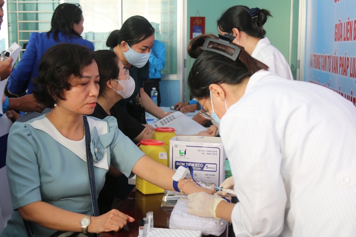 Tư vấn pháp luật và xét nghiệm miễn phí cho người lao động Nha Trang
- Ảnh 3. Tư vấn pháp luật và xét nghiệm miễn phí cho người lao động Nha Trang
- Ảnh 3.