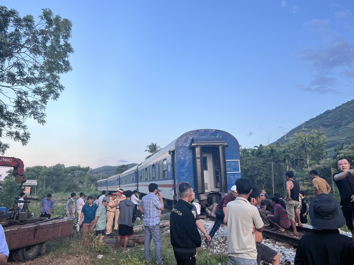CLIP: Tàu hỏa lại trật bánh tại Thừa Thiên - Huế- Ảnh 1. CLIP: Tàu hỏa lại trật bánh tại Thừa Thiên - Huế- Ảnh 1.