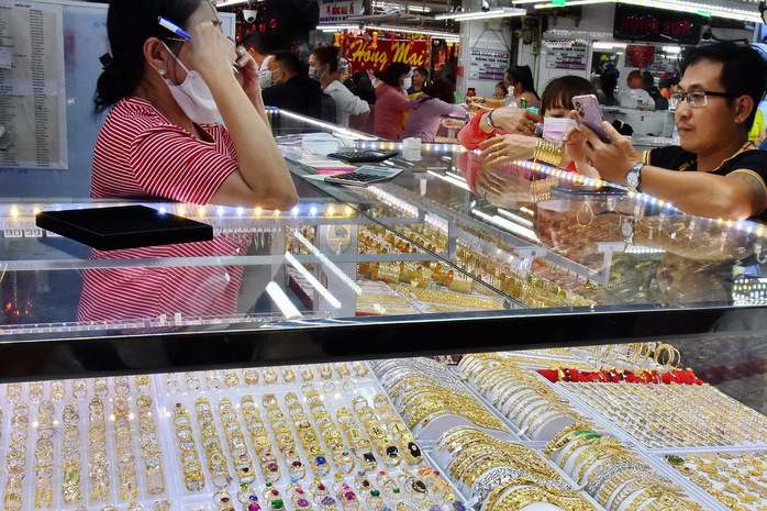 Giá vàng nhẫn giảm tiếp, vàng miếng SJC duy trì mức thấp- Ảnh 1. Giá vàng nhẫn giảm tiếp, vàng miếng SJC duy trì mức thấp- Ảnh 1.