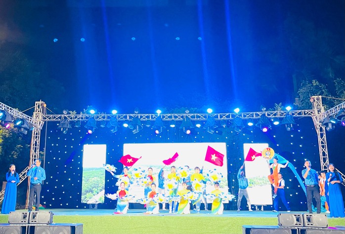 Tưng bừng Liên hoan Nghệ thuật quần chúng CN-VC-LĐ- Ảnh 4. Tưng bừng Liên hoan Nghệ thuật quần chúng CN-VC-LĐ- Ảnh 4.