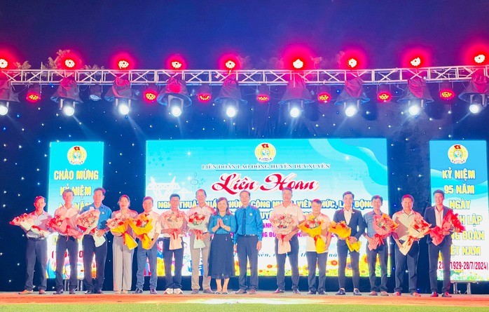 Tưng bừng Liên hoan Nghệ thuật quần chúng CN-VC-LĐ- Ảnh 3. Tưng bừng Liên hoan Nghệ thuật quần chúng CN-VC-LĐ- Ảnh 3.