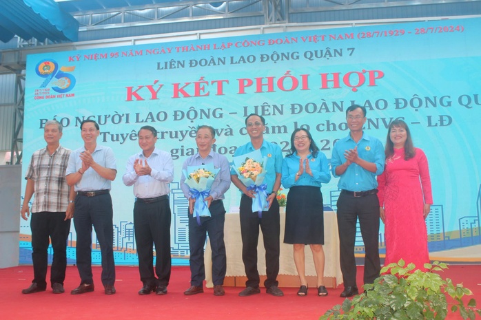 Báo Người Lao Động ký kết phối hợp hoạt động với LĐLĐ quận 7- Ảnh 4. Báo Người Lao Động ký kết phối hợp hoạt động với LĐLĐ quận 7- Ảnh 4.