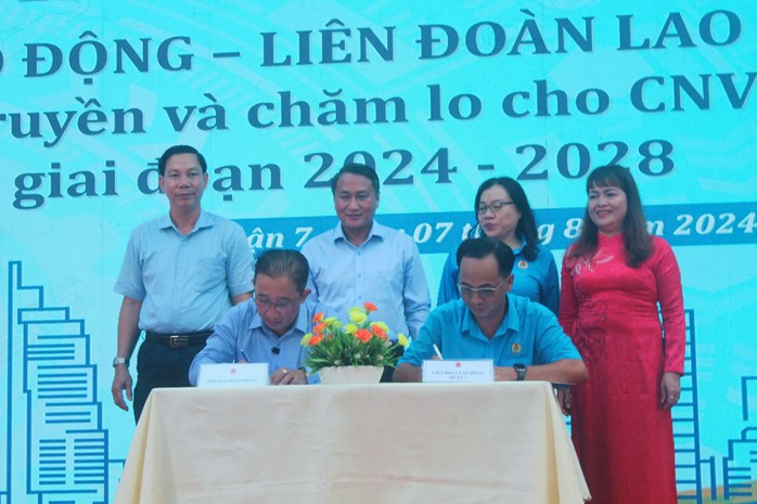 Báo Người Lao Động ký kết phối hợp hoạt động với LĐLĐ quận 7- Ảnh 3. Báo Người Lao Động ký kết phối hợp hoạt động với LĐLĐ quận 7- Ảnh 3.