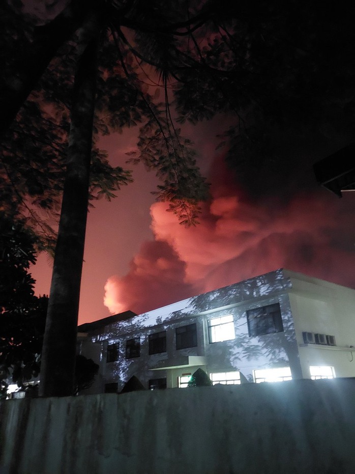 Cháy lớn tại Khu Công nghiệp Bàu Xéo ở Đồng Nai: Xe chữa cháy được huy động tối đa- Ảnh 1. Cháy lớn tại Khu Công nghiệp Bàu Xéo ở Đồng Nai: Xe chữa cháy được huy động tối đa- Ảnh 1.