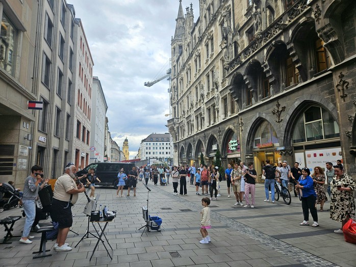 Mùa hè thong dong ở Munich- Ảnh 1. Mùa hè thong dong ở Munich- Ảnh 1.