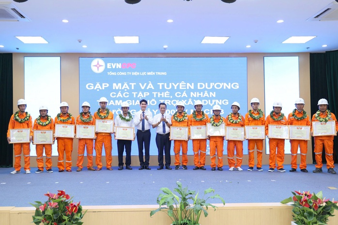 47 tập thể và cá nhân xuất sắc tham gia thi công đường dây 500kV mạch 3- Ảnh 2. 47 tập thể và cá nhân xuất sắc tham gia thi công đường dây 500kV mạch 3- Ảnh 2.