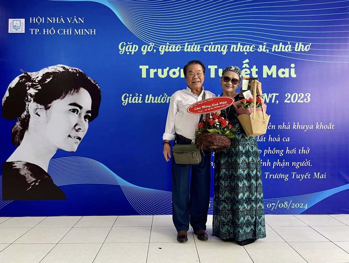 Nhà thơ Trương Tuyết Mai mừng tuổi 80 với tác phẩm "Hòa âm đêm"- Ảnh 1. Nhà thơ Trương Tuyết Mai mừng tuổi 80 với tác phẩm "Hòa âm đêm"- Ảnh 1.