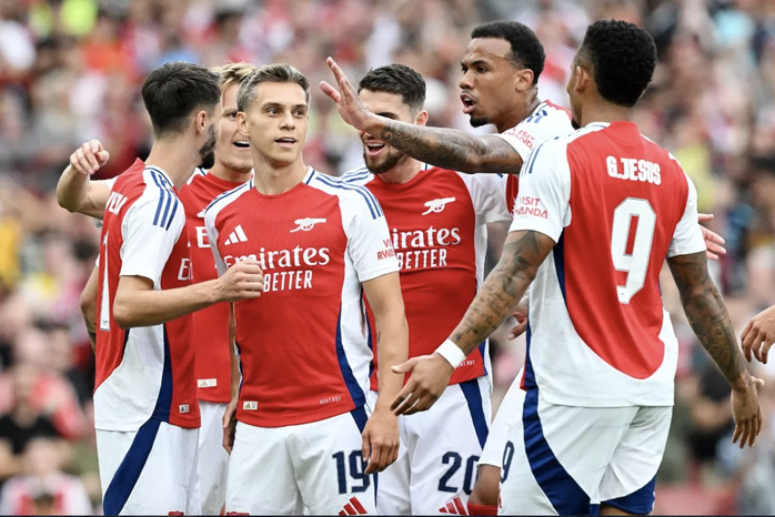 Vùi dập tân vô địch Bundesliga, Arsenal thị uy sức mạnh tại London- Ảnh 1. Vùi dập tân vô địch Bundesliga, Arsenal thị uy sức mạnh tại London- Ảnh 1.