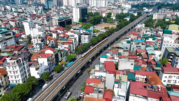 VIDEO: Người dân hào hứng trải nghiệm Metro Nhổn - ga Hà Nội sau 15 năm chờ đợi- Ảnh 12.