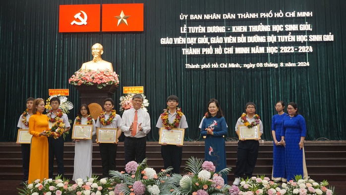 Kỳ tích về học sinh giỏi của TP HCM - Ảnh 4. Kỳ tích về học sinh giỏi của TP HCM - Ảnh 4.